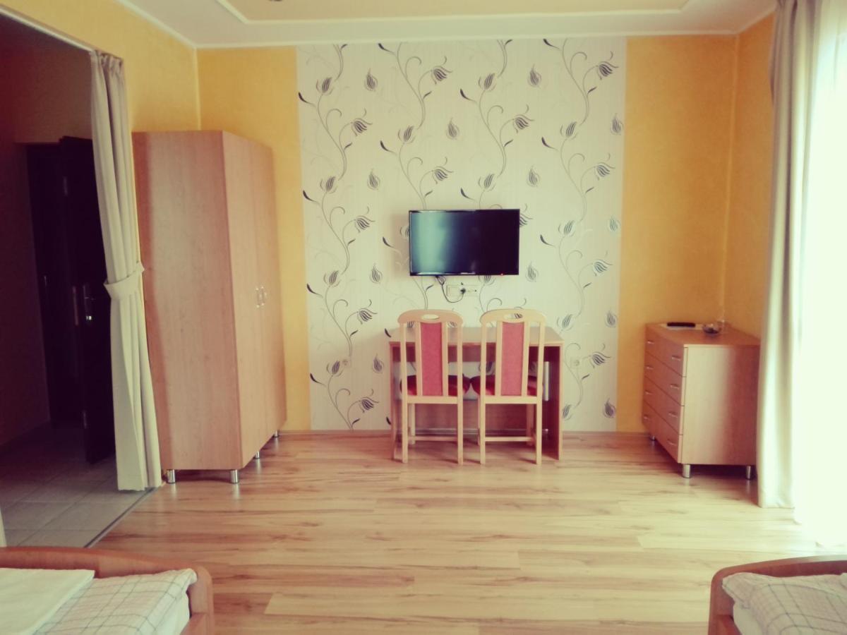 Fonix Apartmanhaz Nagypali Bagian luar foto