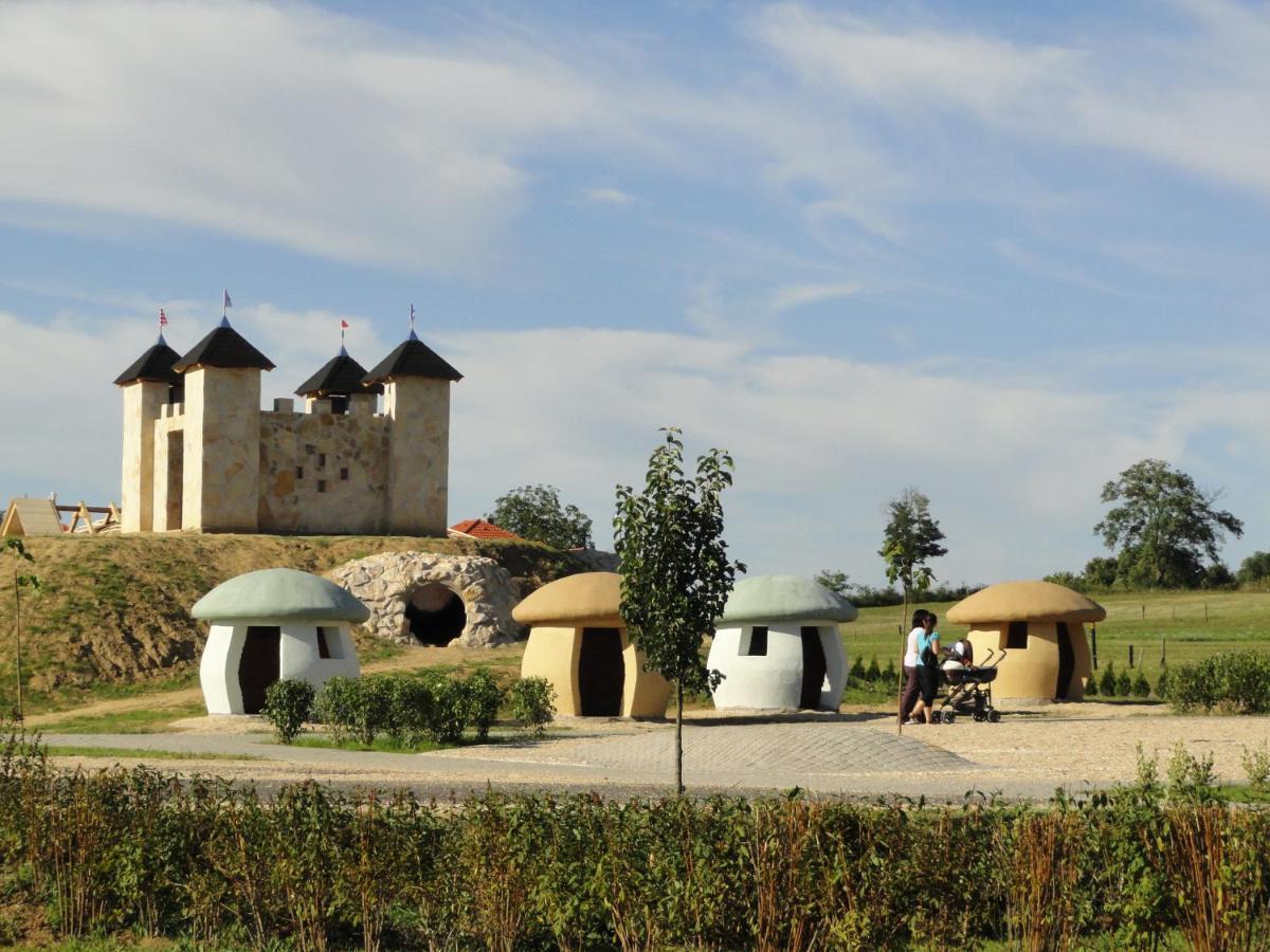 Fonix Apartmanhaz Nagypali Bagian luar foto